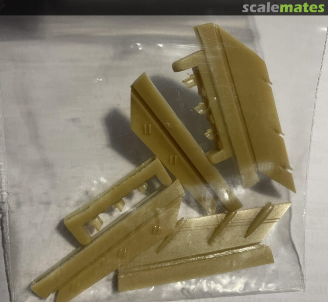 Contents F-4E/F/G Phantom Inboard Extended Slats 72054 Paragon Designs