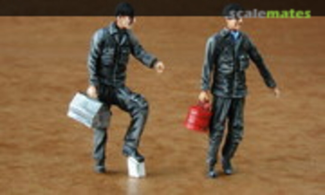 1:48 Warsaw Pact mechanics (2 fig.) (CMK F48087) F48087