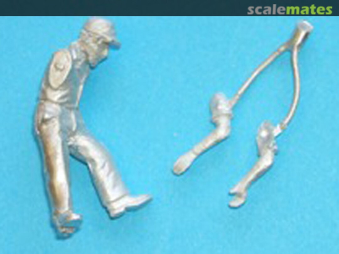 Boxart 1980's Pit crewman leaning forward to hold a wheel PHMO010 S & D Models