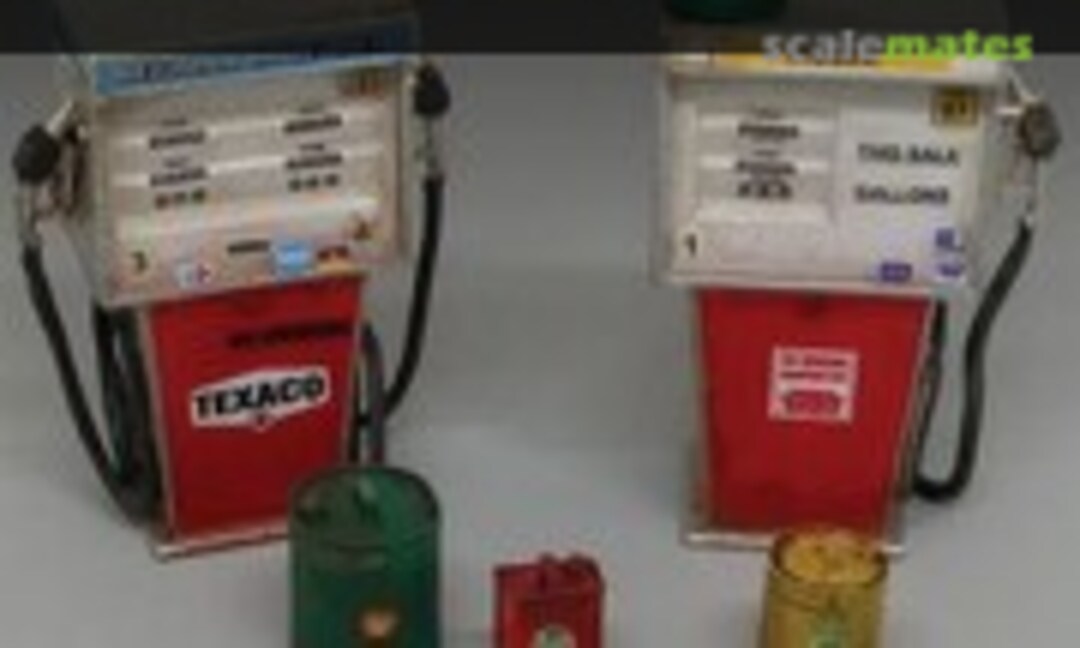 1:35 Modern gas pumps (Royal Model 901) 901