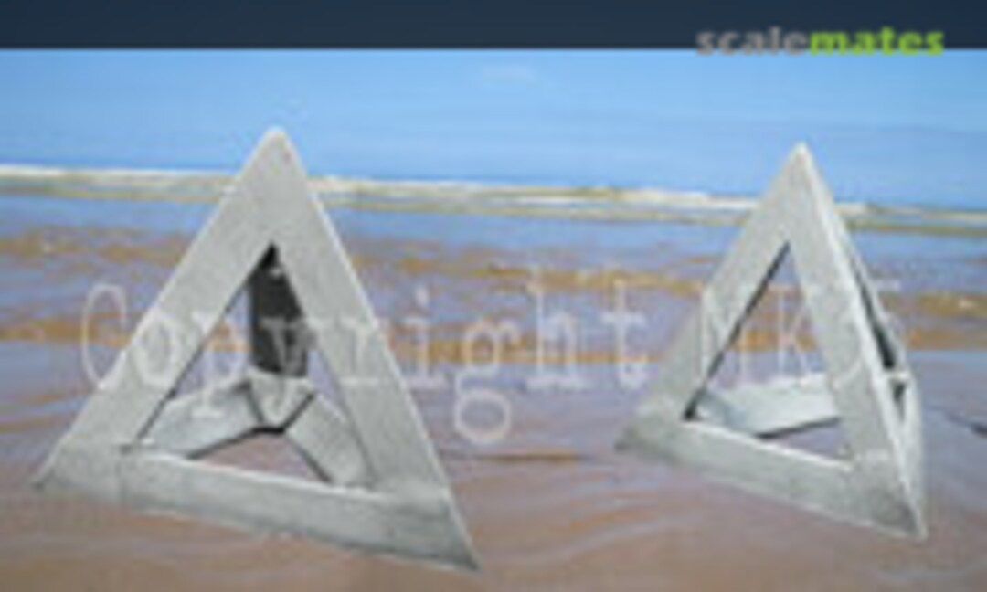 1:35 Tall Concrete Tetrahedres (2 Pcs.) (MK35 A099) A099