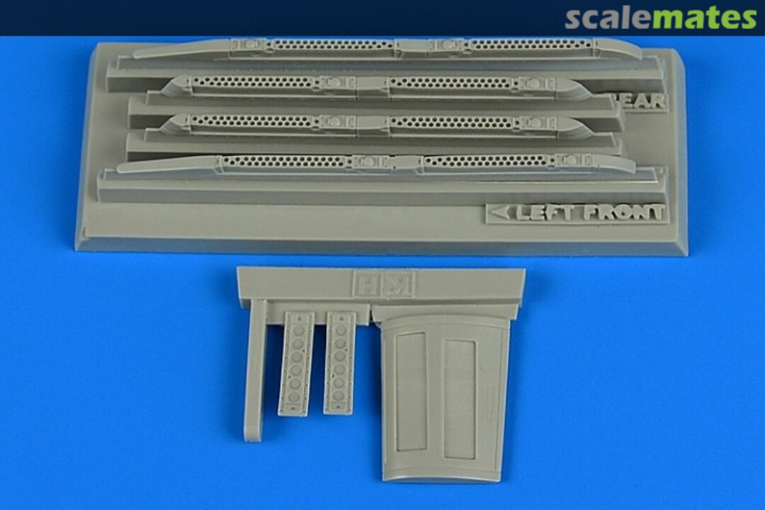 Boxart Su-17/22 M3/M4 Fitter K fully loaded chaff/flare dispensers 4737 Aires
