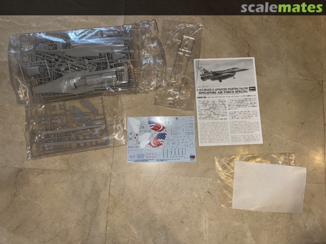 Contents F-16D (Block 52 Advanced) Fighting Falcon `Singapore Air Force Special´ 07393 Hasegawa Contents F-16D (Block 52 Advanced) Fighting Falcon `Singapore Air Force Special´ 07393 Hasegawa