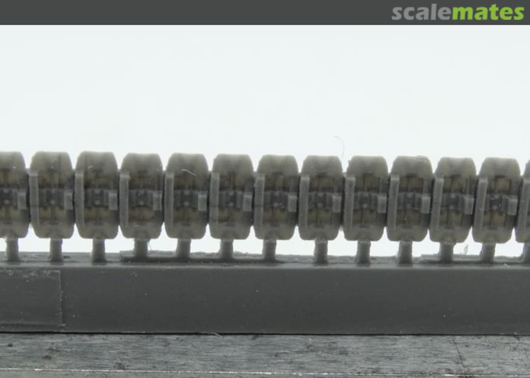 Boxart Tracks for Matilda, "flat" type with additional grousers S72431 OKB Grigorov Boxart Tracks for Matilda, "flat" type with additional grousers S72431 OKB Grigorov