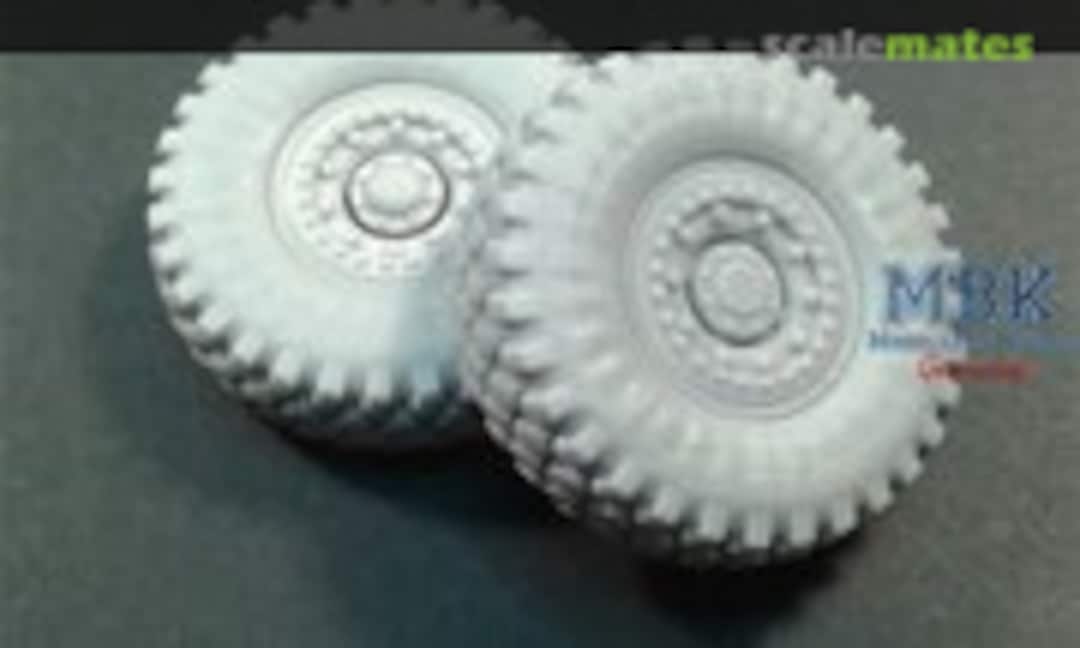 1:35 MRAP MaxxPro Road Wheels (Panzer Art RE35-512) RE35-512