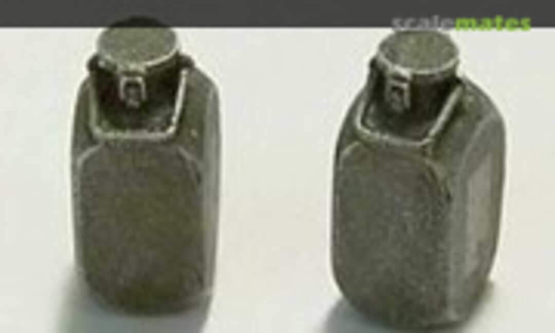 1:35 Water Can - 5Liter (PlusModel EL015) EL015