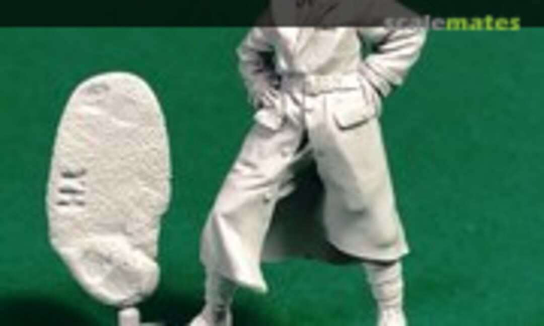 1:35 Armoured Car Crew Member №1 (Yellow House Club YH35012) YH35012