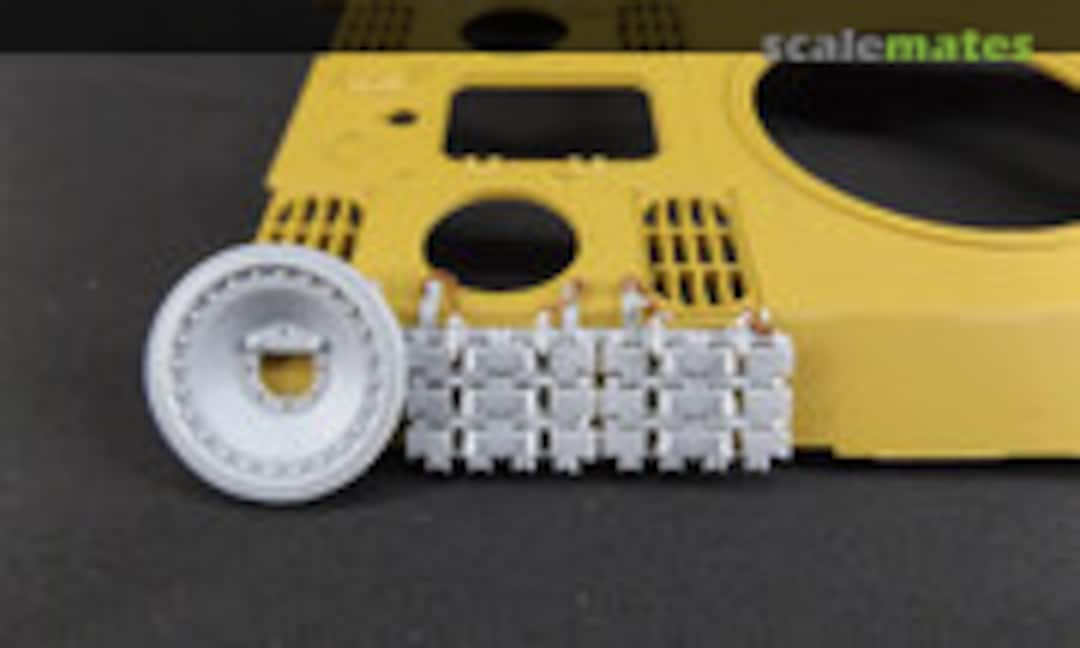 1:35 Hull-Mounted Spare Track & Hangers w/Road Wheel (The New TMD 35-5130) 35-5130