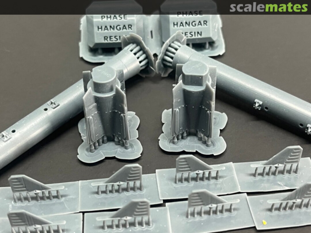 Boxart GBU-28 Paveway III with Seeker Head Cover (F-111) Set of 2 48247 Phase Hangar Resin