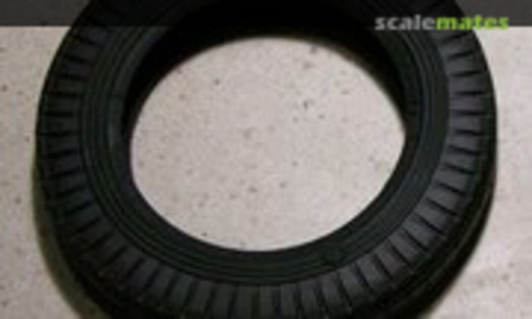 1:8 Rolls-Royce Replacement Tire (Model Motorcars R035) R035