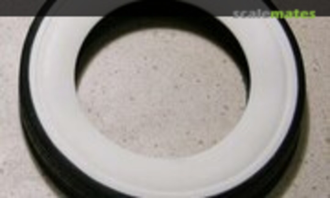 1:8 Rolls-Royce Replacement Tire - Whitewall (Model Motorcars R035w) R035w