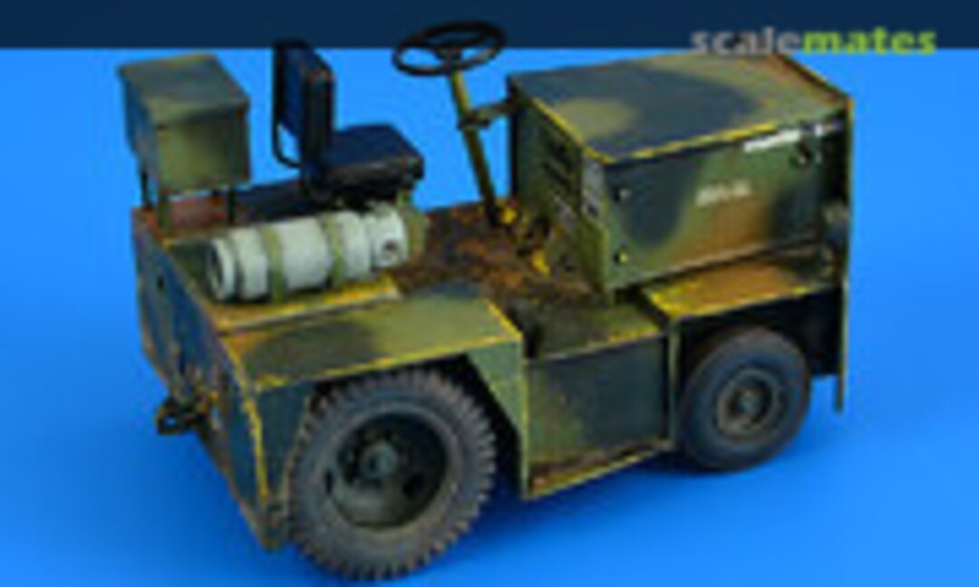 1:32 United Tractor G40C Tow Tractor (LPG) (Aerobonus 320 108) 320 108
