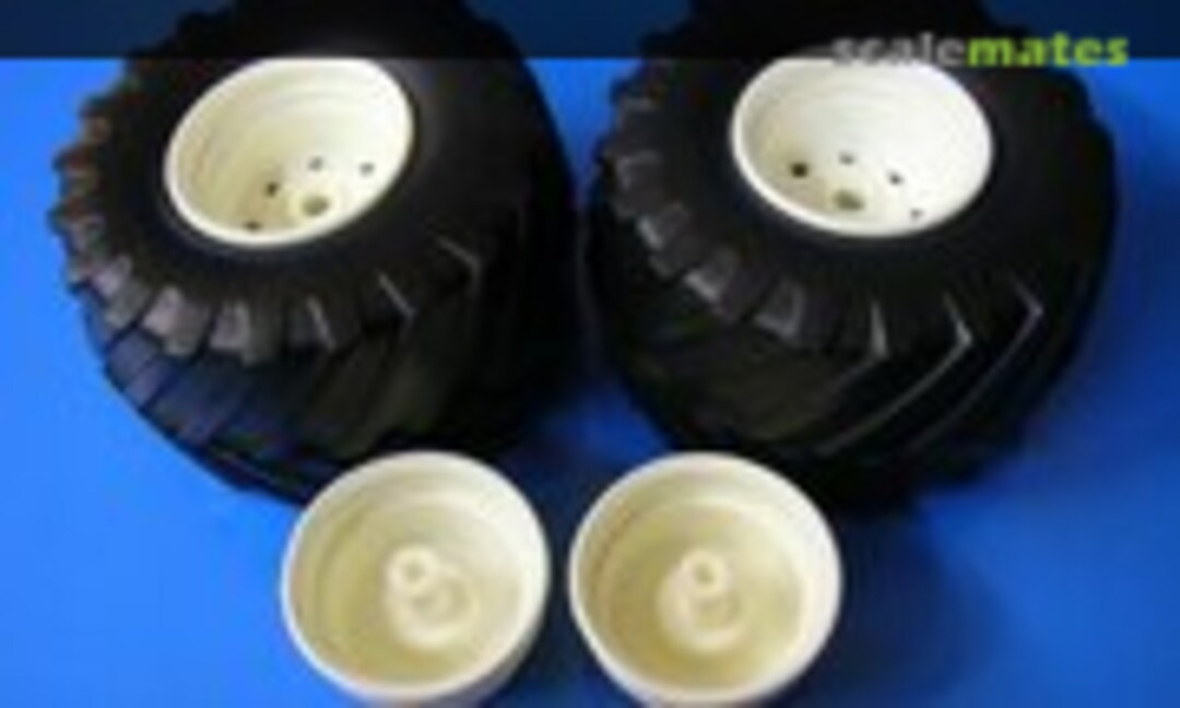 1:24 Tyre, Wheel and Back x2pcs (Tractor Puller Tyre) Vol.3 (The Parts Box 1304) 1304