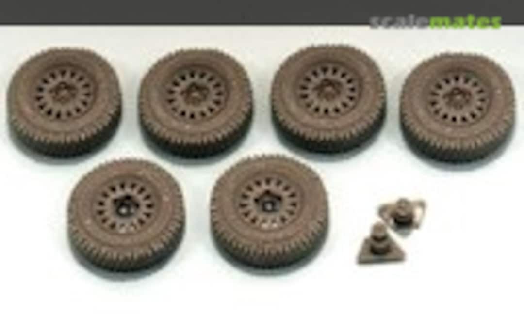 1:35 LAND ROVER 15 Spoke Alloy Wheels (4 + 2spare) (Accurate Armour LRA08) LRA08
